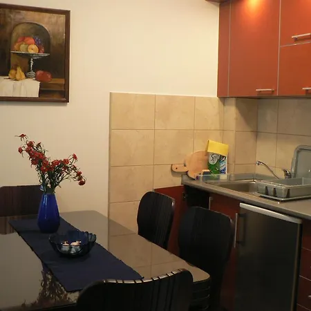 アパート Sneznik ズラティボール