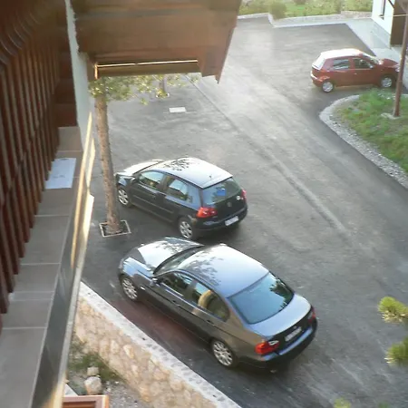 Sneznik アパート ズラティボール